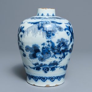 A Dutch Delft blue and white chinoiserie vase, last quarter 17th C. — photo 1