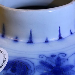 A Dutch Delft blue and white chinoiserie vase, last quarter 17th C. — 照片 7