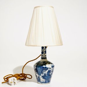 A Dutch Delft blue and white chinoiserie vase mounted as lamp, 18th C. — 照片 2