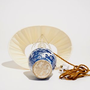 A Dutch Delft blue and white chinoiserie vase mounted as lamp, 18th C. — 照片 5