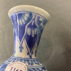 A Dutch Delft blue and white chinoserie double gourd vase, late 17th C. — photo 15