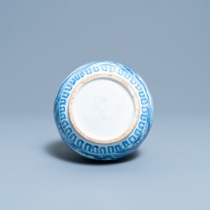 A Dutch Delft blue and white chinoserie double gourd vase, late 17th C. — photo 6