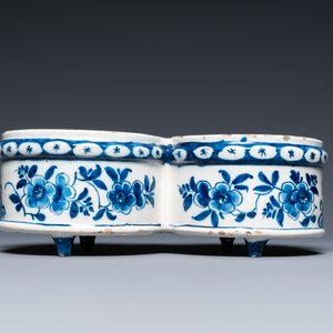 A Dutch Delft blue and white cruet set on stand, 18th C. — 照片 8