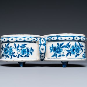 A Dutch Delft blue and white cruet set on stand, 18th C. — 照片 10