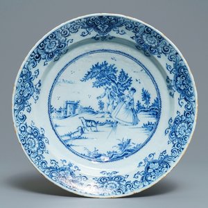 A Dutch Delft blue and white dish with a couple playing blind man's buff, 18th C. — photo 1