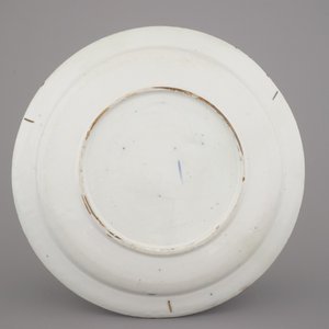 A Dutch Delft blue and white dish with a fine "open air" decoration, ca. 1720 — 照片 3