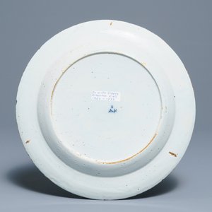 A Dutch Delft blue and white dish with figures in a landscape, 18th C. — 照片 2