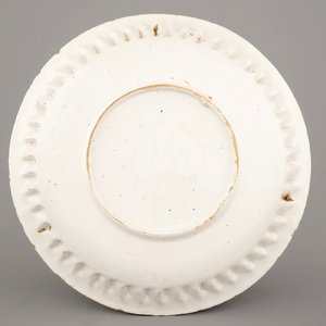 A Dutch Delft blue and white dish with Fortuna, ca. 1700 — 照片 2