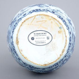 A Dutch Delft blue and white double gourd vase, 17/18th C. — photo 5