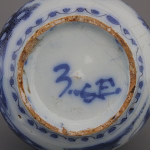A Dutch Delft blue and white double gourd vase, ca. 1680 — photo 2