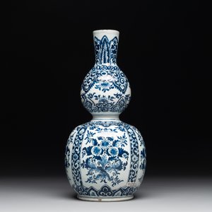 A Dutch Delft blue and white double gourd vase, Pieter Kam, ca. 1700 — photo 2