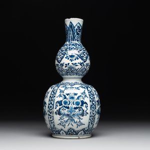 A Dutch Delft blue and white double gourd vase, Pieter Kam, ca. 1700 — photo 4