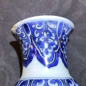 A Dutch Delft blue and white facetted bottle vase, last quarter 17th C. — 照片 8