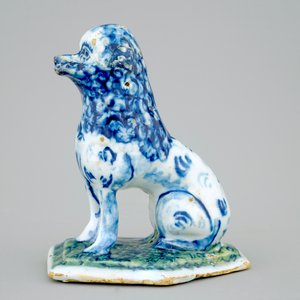 A Dutch Delft blue and white figure of a seated dog, 18th C. — 照片 2
