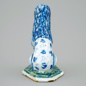 A Dutch Delft blue and white figure of a seated dog, 18th C. — 照片 5