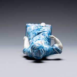 A Dutch Delft blue and white figure of a seated lady, 18th C. — photo 6