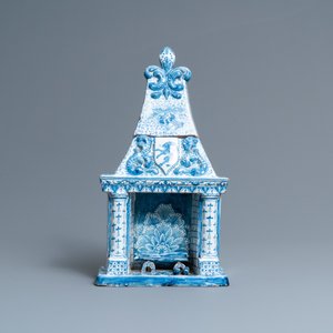 A Dutch Delft blue and white fireplace-shaped box and cover, ca. 1800 — 照片 2