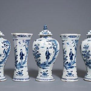A Dutch Delft blue and white five-piece chinoiserie garniture, 1st half 18th C. — 照片 3