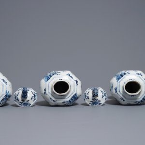 A Dutch Delft blue and white five-piece chinoiserie garniture, 1st half 18th C. — 照片 7