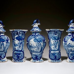 A Dutch Delft blue and white five-piece garniture with a hunter, 19th C. — photo 1