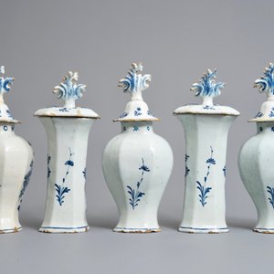 A Dutch Delft blue and white five-piece garniture with birds of paradise, 18th C. — 照片 3
