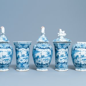 A Dutch Delft blue and white five-piece garniture with chinoiserie design with deer, 18th C. — 照片 3