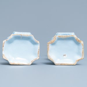 A Dutch Delft blue and white five-piece garniture with floral chinoiserie design, 18th C. — photo 6