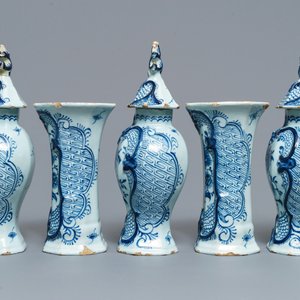 A Dutch Delft blue and white five-piece garniture with floral design, 18th C. — 照片 4