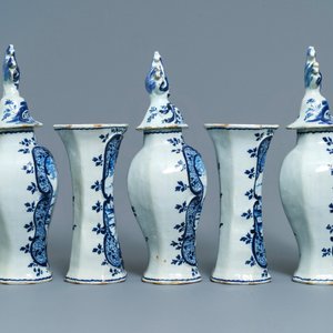 A Dutch Delft blue and white five-piece garniture with pastoral design, 18th C. — photo 2