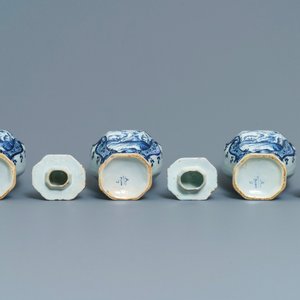 A Dutch Delft blue and white five-piece garniture with pastoral design, 18th C. — photo 6