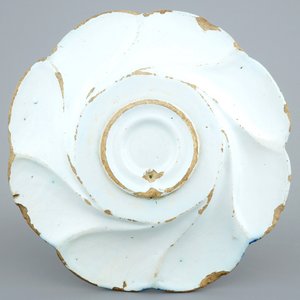 A Dutch Delft blue and white gadrooned chinoiserie dish, 2nd half 17th C. — photo 2