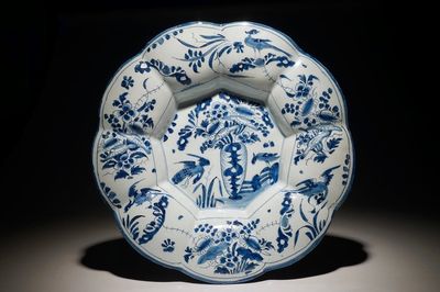A Dutch Delft blue and white gadrooned chinoiserie dish, 2nd half 17th C.