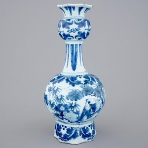 A  Dutch Delft blue and white garlic neck bottle vase, late 17th C. — 照片 4