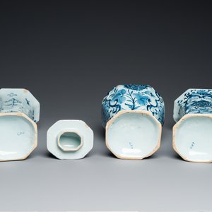A Dutch Delft blue and white garniture of three vases with a large rose, 18th C. — 照片 6