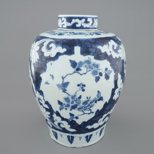 A Dutch Delft blue and white ginger jar and cover, early 18th C. — photo 3