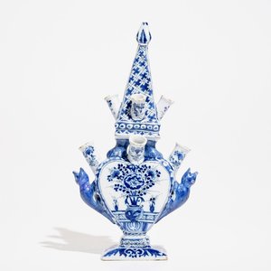 A Dutch Delft blue and white heart-shaped pyramidal tulip vase, 2nd half 17th C. — photo 1