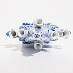 A Dutch Delft blue and white heart-shaped pyramidal tulip vase, 2nd half 17th C. — photo 6