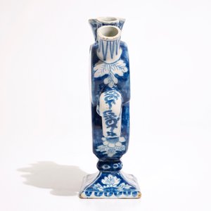 A Dutch Delft blue and white heart-shaped tulip vase, 18th C. — 照片 4