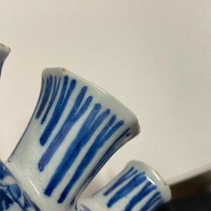 A Dutch Delft blue and white heart-shaped tulip vase with putti, 1st half 18th C. — 照片 9