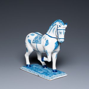 A Dutch Delft blue and white horse, 18th C. — photo 1