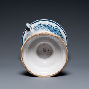 A Dutch Delft blue and white jardinière with flowervases, 18th C. — 照片 7