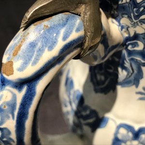 A Dutch Delft blue and white jug and cover with pewter mount, 18th C. — photo 15