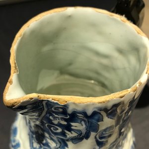 A Dutch Delft blue and white jug and cover with pewter mount, 18th C. — photo 9