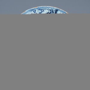 A Dutch Delft blue and white kraak-style chinoiserie dish, 17/18th C. — 照片 1