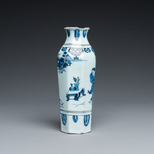 A Dutch Delft blue and white octagonal chinoiserie vase, 17th C. — photo 2