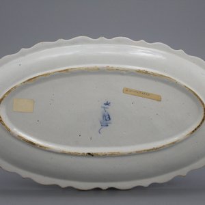 A Dutch Delft blue and white oval shaped small tray with a chinoiserie hunting scene, 18th C. — photo 1