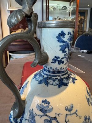 A Dutch Delft blue and white pewter-mounted armorial jug, late 17th C. — photo 14