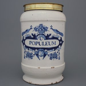 A Dutch Delft blue and white pharmacy jar and cover, albarello form, 18th C. — 照片 1