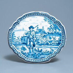 A Dutch Delft blue and white plaque with a hunter, 18th C. — photo 1