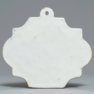 A Dutch Delft blue and white plaque with a lady in a landscape, 18th C. — photo 2